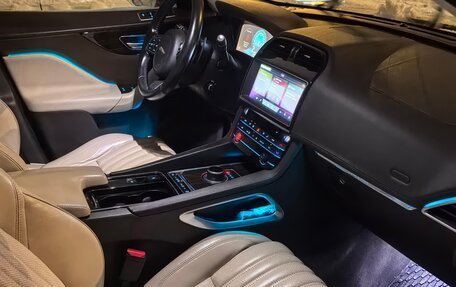 Jaguar F-Pace, 2016 год, 3 500 000 рублей, 10 фотография