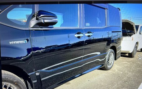 Toyota Noah III, 2019 год, 2 570 000 рублей, 5 фотография