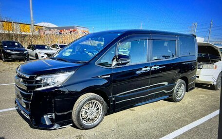 Toyota Noah III, 2019 год, 2 570 000 рублей, 6 фотография