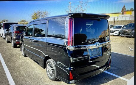 Toyota Noah III, 2019 год, 2 570 000 рублей, 12 фотография