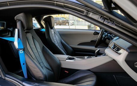 BMW i8 I рестайлинг, 2016 год, 6 969 000 рублей, 14 фотография