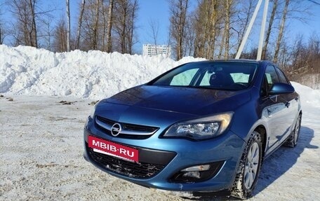 Opel Astra J, 2014 год, 920 000 рублей, 2 фотография