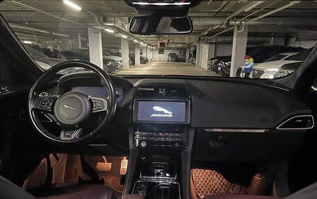 Jaguar F-Pace, 2017 год, 2 850 000 рублей, 8 фотография