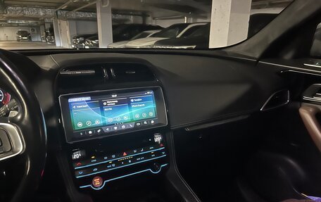 Jaguar F-Pace, 2017 год, 2 850 000 рублей, 11 фотография