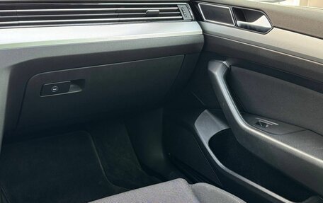 Volkswagen Passat B8 рестайлинг, 2019 год, 2 570 000 рублей, 13 фотография