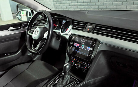 Volkswagen Passat B8 рестайлинг, 2020 год, 2 420 000 рублей, 15 фотография