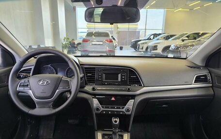Hyundai Elantra VI рестайлинг, 2018 год, 1 550 000 рублей, 9 фотография