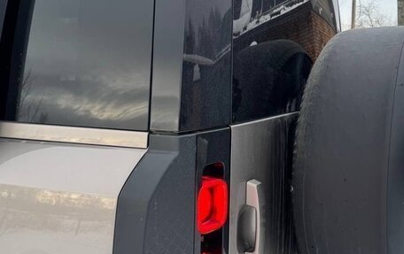 Land Rover Defender II, 2022 год, 9 000 000 рублей, 10 фотография