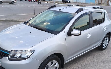 Renault Sandero II рестайлинг, 2014 год, 810 000 рублей, 2 фотография