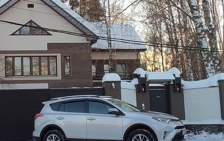 Toyota RAV4, 2018 год, 2 880 000 рублей, 2 фотография