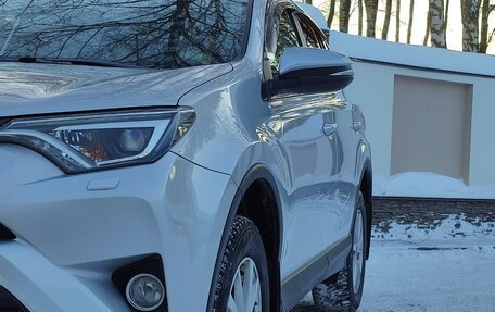 Toyota RAV4, 2018 год, 2 880 000 рублей, 23 фотография