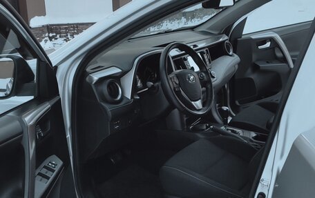 Toyota RAV4, 2018 год, 2 880 000 рублей, 24 фотография