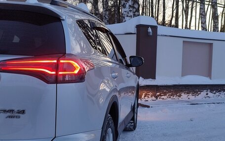 Toyota RAV4, 2018 год, 2 880 000 рублей, 31 фотография