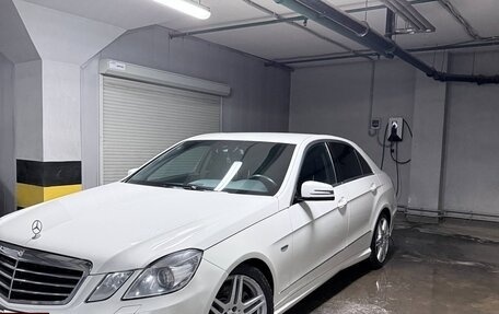 Mercedes-Benz E-Класс, 2012 год, 1 900 000 рублей, 3 фотография