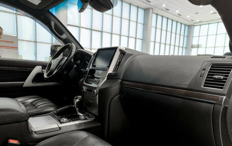 Toyota Land Cruiser 200, 2020 год, 8 300 000 рублей, 15 фотография