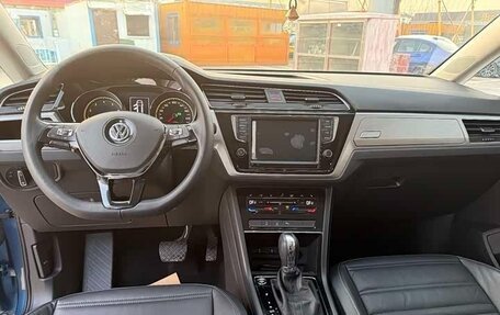 Volkswagen Touran III, 2021 год, 1 540 202 рублей, 3 фотография