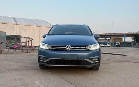 Volkswagen Touran III, 2021 год, 1 540 202 рублей, 2 фотография