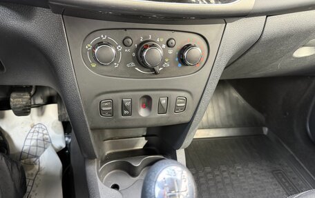 Renault Logan II, 2017 год, 950 000 рублей, 18 фотография