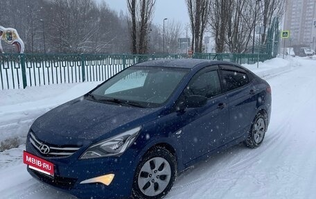 Hyundai Solaris II рестайлинг, 2015 год, 859 000 рублей, 2 фотография
