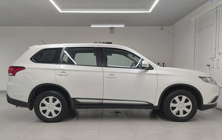 Mitsubishi Outlander III рестайлинг 3, 2016 год, 1 629 000 рублей, 5 фотография