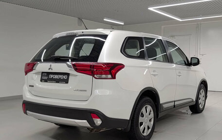 Mitsubishi Outlander III рестайлинг 3, 2016 год, 1 629 000 рублей, 6 фотография