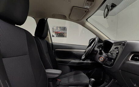 Mitsubishi Outlander III рестайлинг 3, 2016 год, 1 629 000 рублей, 13 фотография