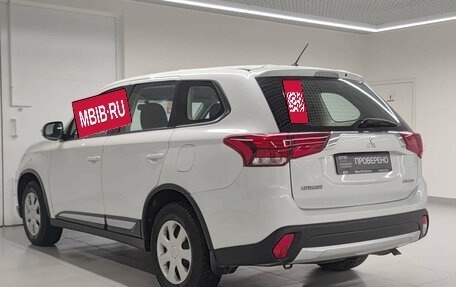 Mitsubishi Outlander III рестайлинг 3, 2016 год, 1 629 000 рублей, 8 фотография