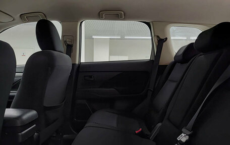 Mitsubishi Outlander III рестайлинг 3, 2016 год, 1 629 000 рублей, 15 фотография