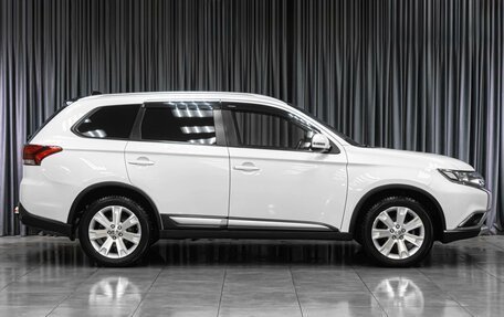 Mitsubishi Outlander III рестайлинг 3, 2016 год, 1 999 000 рублей, 5 фотография