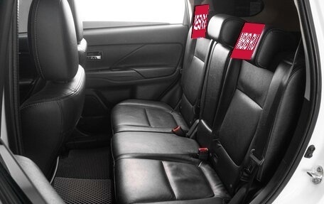 Mitsubishi Outlander III рестайлинг 3, 2016 год, 1 999 000 рублей, 9 фотография