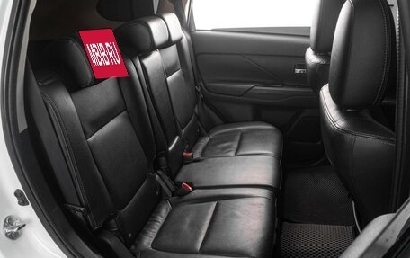 Mitsubishi Outlander III рестайлинг 3, 2016 год, 1 999 000 рублей, 7 фотография