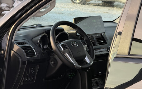 Toyota Land Cruiser Prado 150 рестайлинг 2, 2017 год, 4 000 000 рублей, 5 фотография