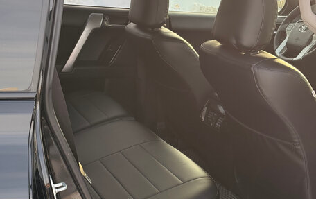 Toyota Land Cruiser Prado 150 рестайлинг 2, 2017 год, 4 000 000 рублей, 9 фотография