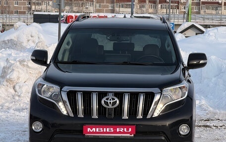 Toyota Land Cruiser Prado 150 рестайлинг 2, 2017 год, 4 000 000 рублей, 2 фотография