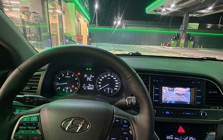 Hyundai Elantra VI рестайлинг, 2017 год, 990 000 рублей, 1 фотография