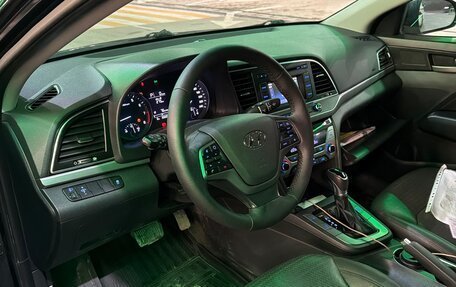 Hyundai Elantra VI рестайлинг, 2017 год, 990 000 рублей, 2 фотография