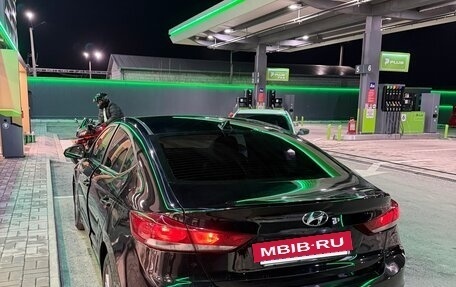 Hyundai Elantra VI рестайлинг, 2017 год, 990 000 рублей, 6 фотография