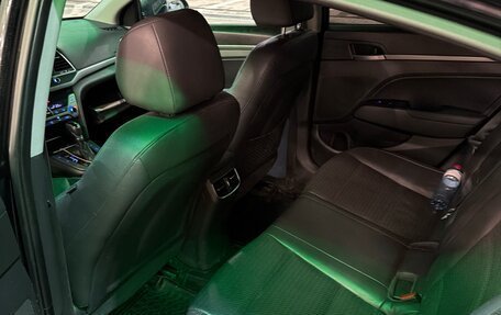 Hyundai Elantra VI рестайлинг, 2017 год, 990 000 рублей, 3 фотография