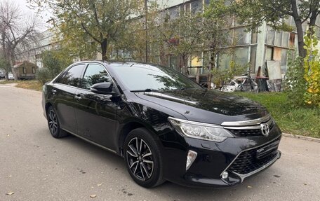 Toyota Camry, 2018 год, 1 700 000 рублей, 2 фотография