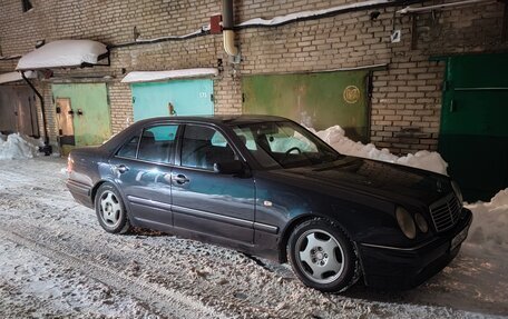 Mercedes-Benz E-Класс, 1998 год, 680 000 рублей, 8 фотография