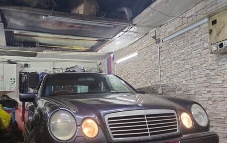 Mercedes-Benz E-Класс, 1998 год, 680 000 рублей, 4 фотография