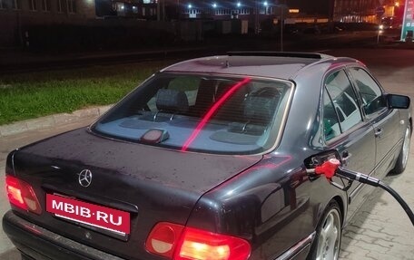 Mercedes-Benz E-Класс, 1998 год, 680 000 рублей, 3 фотография