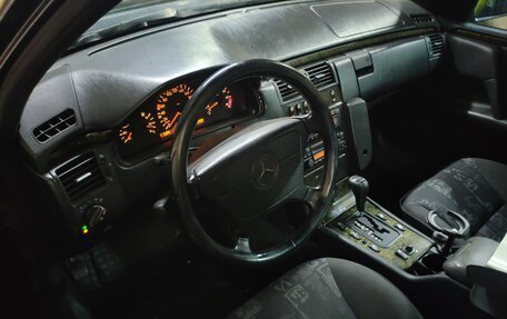 Mercedes-Benz E-Класс, 1998 год, 680 000 рублей, 17 фотография