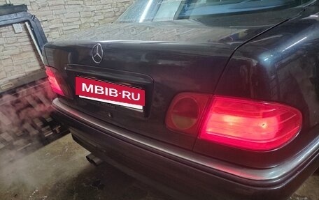 Mercedes-Benz E-Класс, 1998 год, 680 000 рублей, 14 фотография