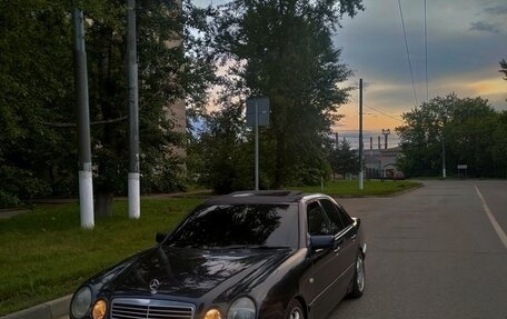 Mercedes-Benz E-Класс, 1998 год, 680 000 рублей, 31 фотография