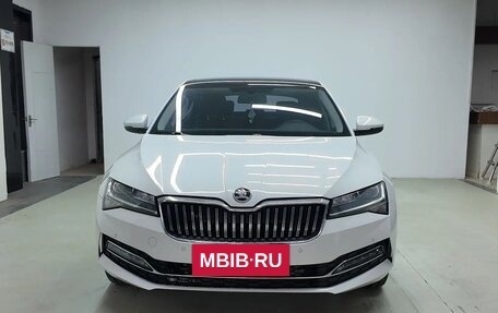 Skoda Superb III рестайлинг, 2022 год, 2 270 000 рублей, 2 фотография