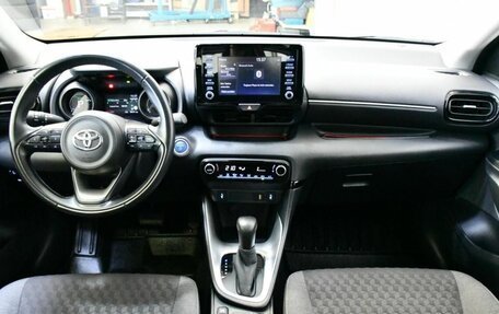 Toyota Yaris, 2021 год, 1 896 000 рублей, 7 фотография