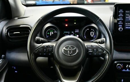 Toyota Yaris, 2021 год, 1 896 000 рублей, 12 фотография