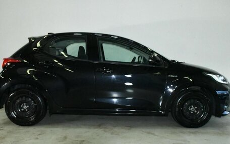 Toyota Yaris, 2021 год, 1 896 000 рублей, 9 фотография