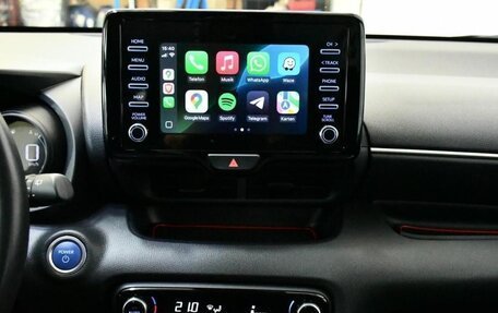 Toyota Yaris, 2021 год, 1 896 000 рублей, 11 фотография